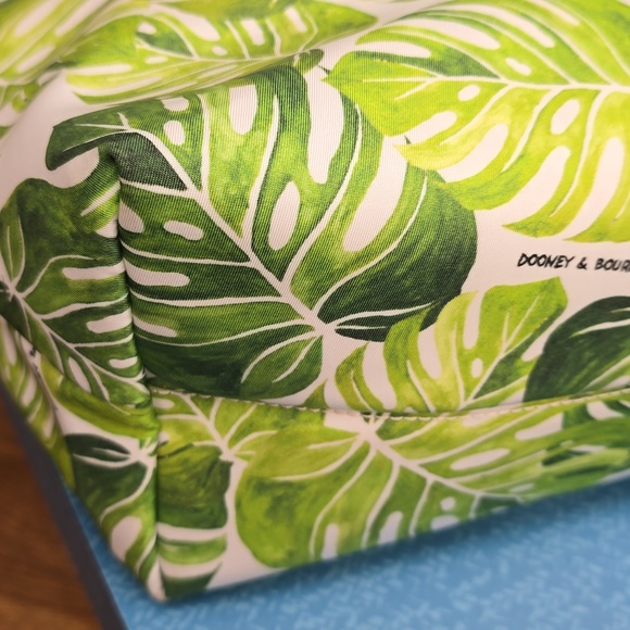 Dooney & Bourke Shoulder Bag/Tote - Picture 4 of 9